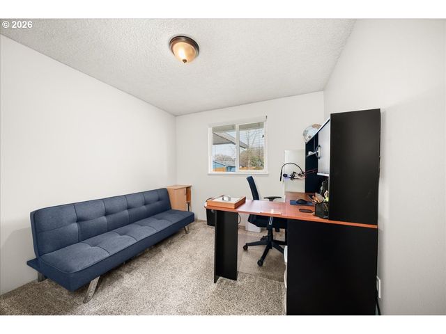 708 E HEINTZ St, Molalla, OR 97038