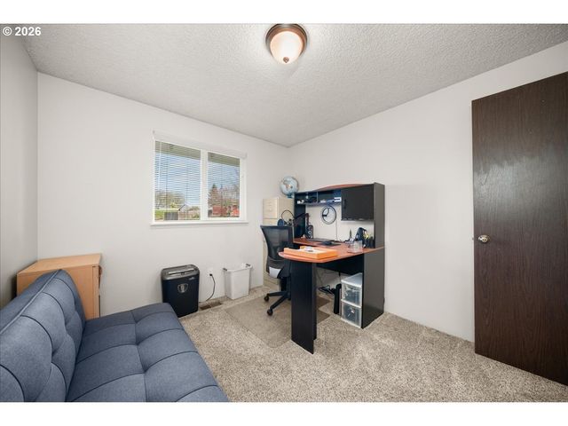 708 E HEINTZ St, Molalla, OR 97038