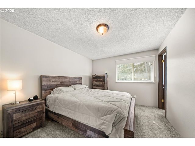 708 E HEINTZ St, Molalla, OR 97038