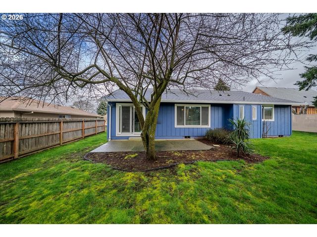 708 E HEINTZ St, Molalla, OR 97038