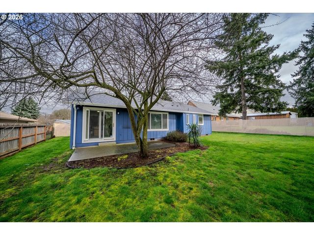 708 E HEINTZ St, Molalla, OR 97038