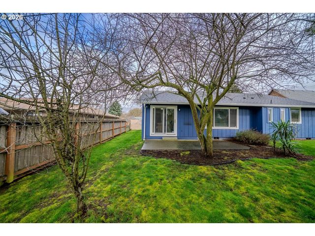 708 E HEINTZ St, Molalla, OR 97038