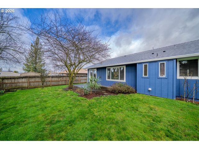 708 E HEINTZ St, Molalla, OR 97038