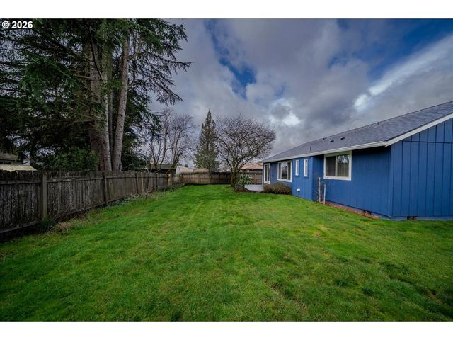 708 E HEINTZ St, Molalla, OR 97038