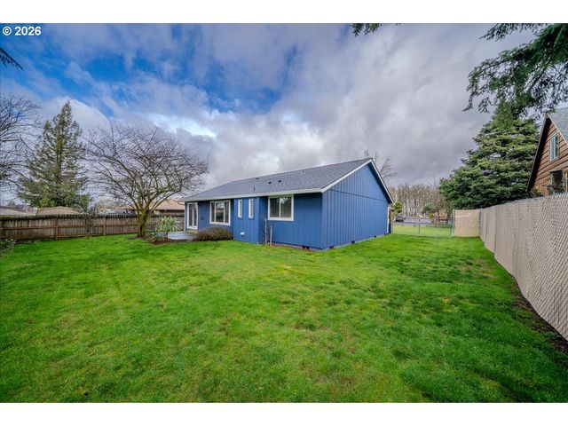 708 E HEINTZ St, Molalla, OR 97038