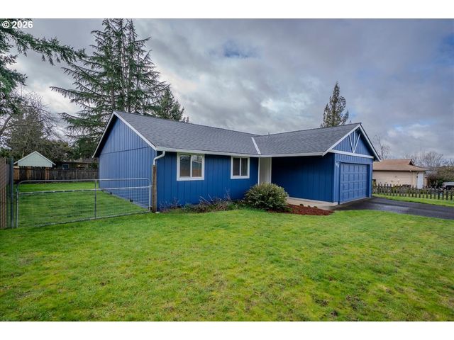 708 E HEINTZ St, Molalla, OR 97038