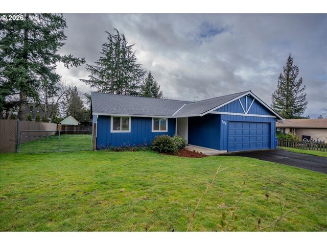 708 E HEINTZ St, Molalla, OR 97038