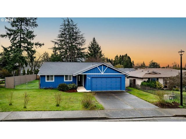 708 E HEINTZ St, Molalla, OR 97038