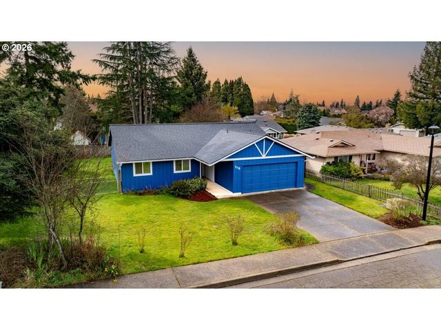 708 E HEINTZ St, Molalla, OR 97038