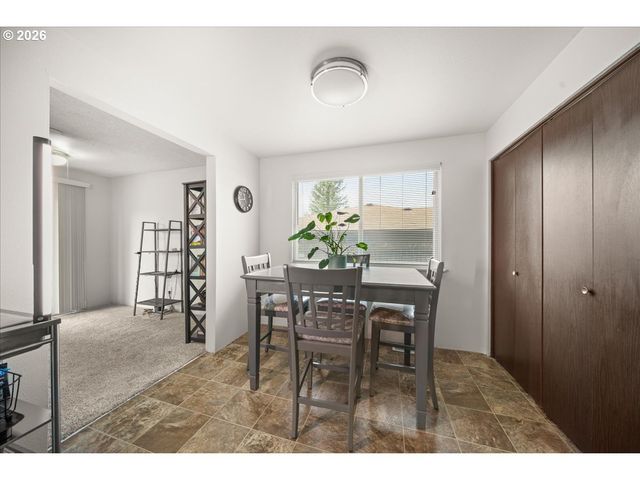 708 E HEINTZ St, Molalla, OR 97038