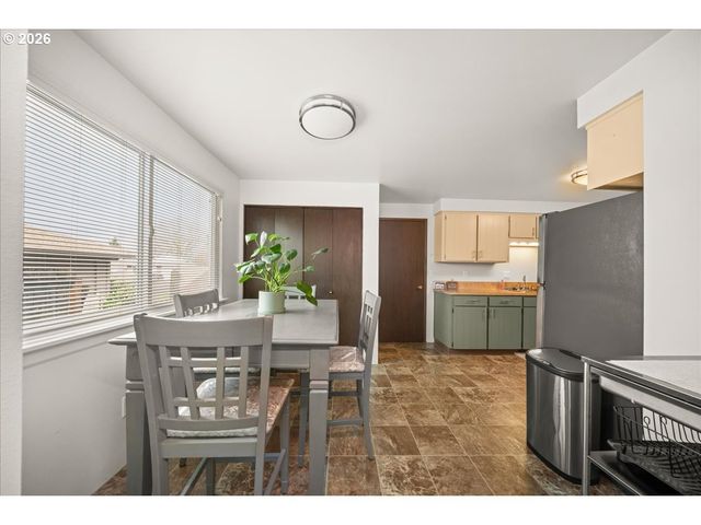 708 E HEINTZ St, Molalla, OR 97038