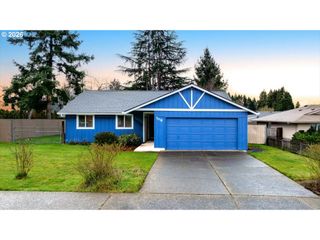 708 E HEINTZ St, Molalla, OR 97038
