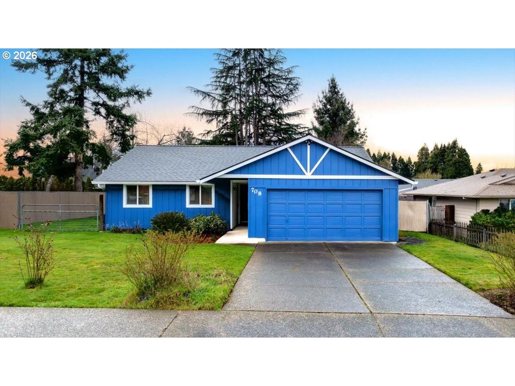 708 E HEINTZ St, Molalla, OR 97038