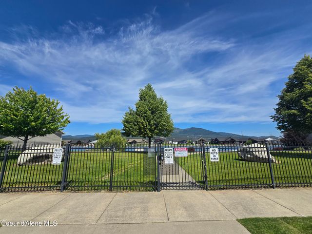 7812 W Kayak Ct, Rathdrum, ID 83858