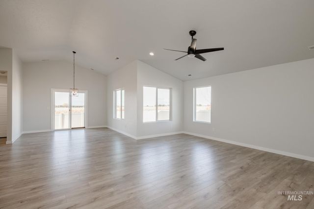 7488 S Menzingers Ave, Meridian, ID 83642