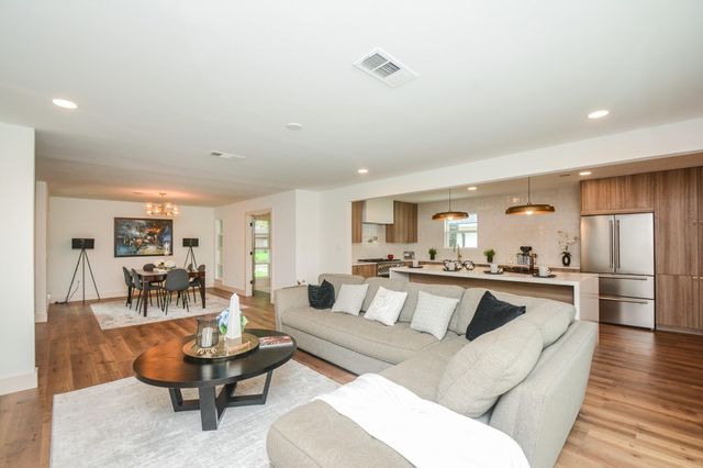 6214 Yarwell Drive, Houston, TX 77096
