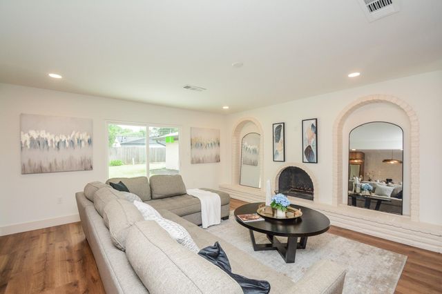 6214 Yarwell Drive, Houston, TX 77096