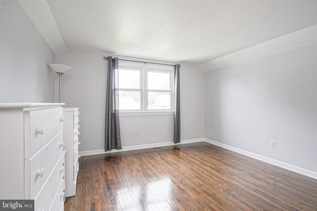 2305 BEVERLY RD, Cinnaminson, NJ 08077