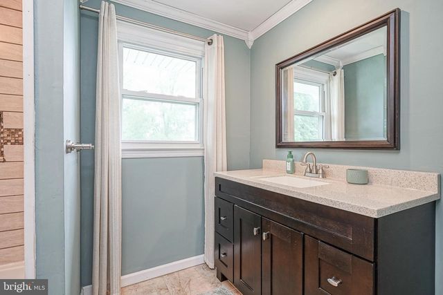 2305 BEVERLY RD, Cinnaminson, NJ 08077