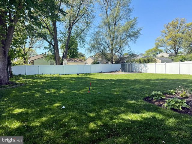 2305 BEVERLY RD, Cinnaminson, NJ 08077