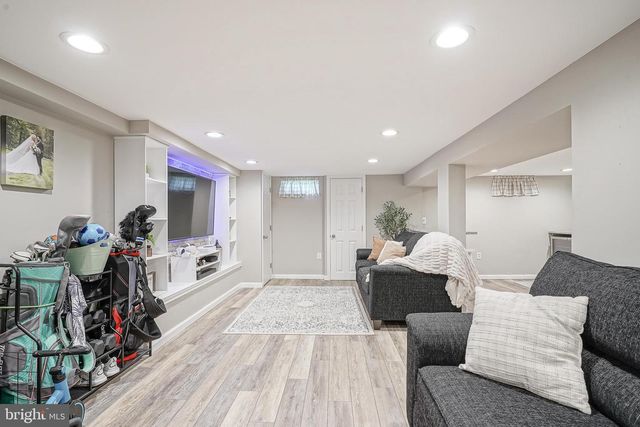 2305 BEVERLY RD, Cinnaminson, NJ 08077