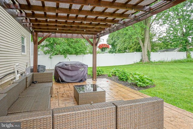 2305 BEVERLY RD, Cinnaminson, NJ 08077