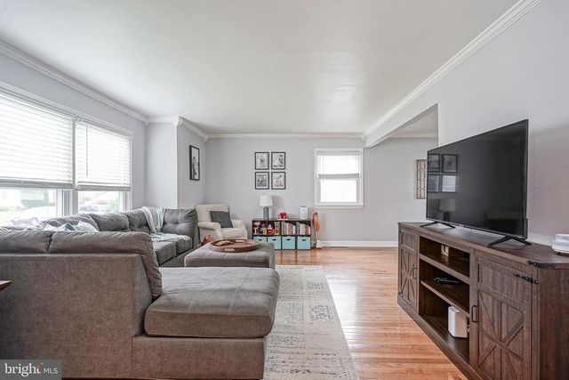 2305 BEVERLY RD, Cinnaminson, NJ 08077