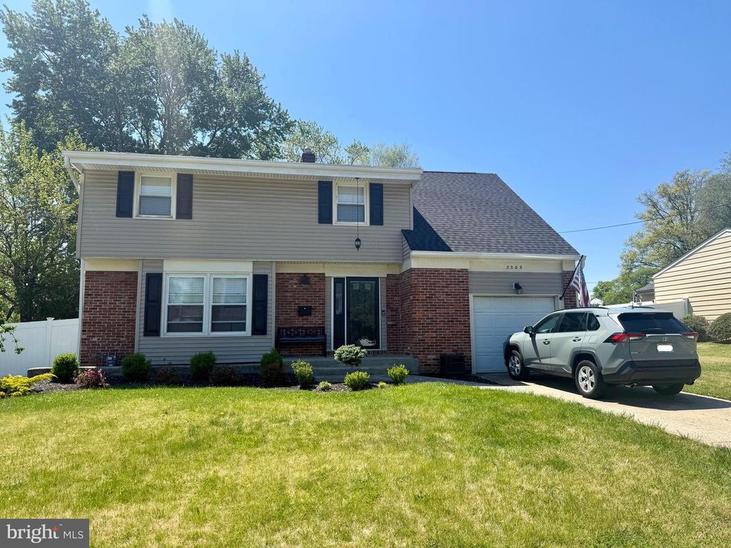 2305 BEVERLY RD, Cinnaminson, NJ 08077