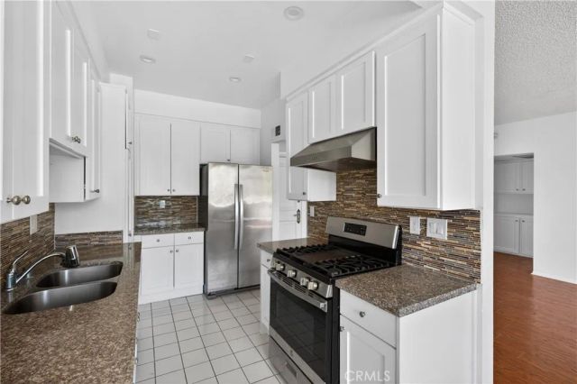 4441 Woodman Avenue 205, Sherman Oaks, CA 91423