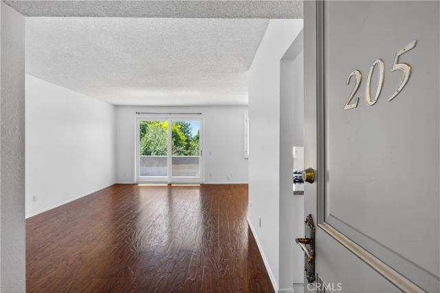 4441 Woodman Avenue 205, Sherman Oaks, CA 91423