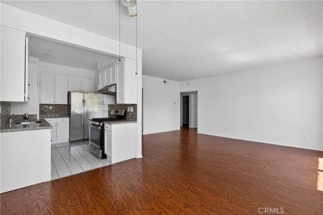 4441 Woodman Avenue 205, Sherman Oaks, CA 91423
