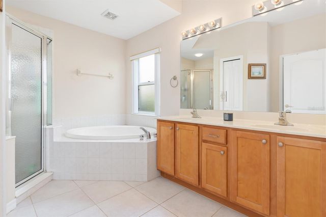 6918 74TH STREET CIRCLE E, Bradenton, FL 34203