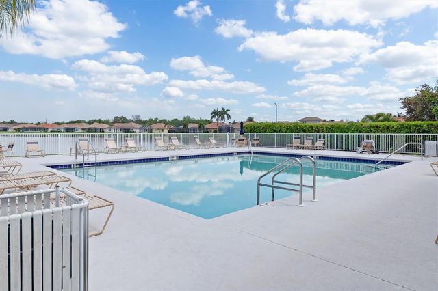 6918 74TH STREET CIRCLE E, Bradenton, FL 34203