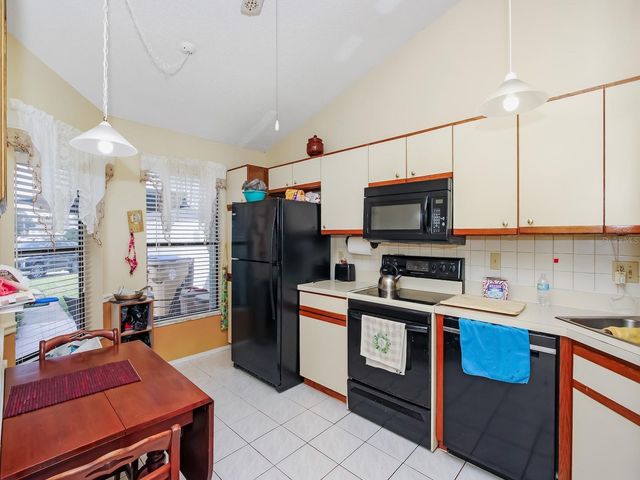 62 LAKEPOINTE CIRCLE, Kissimmee, FL 34743