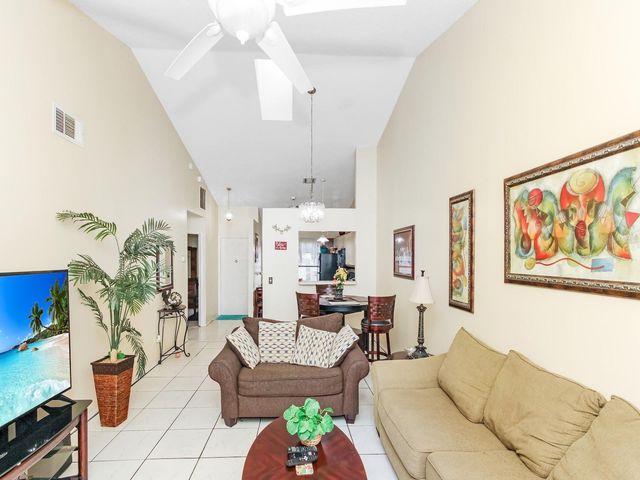 62 LAKEPOINTE CIRCLE, Kissimmee, FL 34743