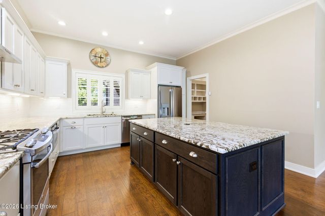 616 Davenport Dr, Louisville, KY 40245