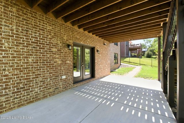 616 Davenport Dr, Louisville, KY 40245
