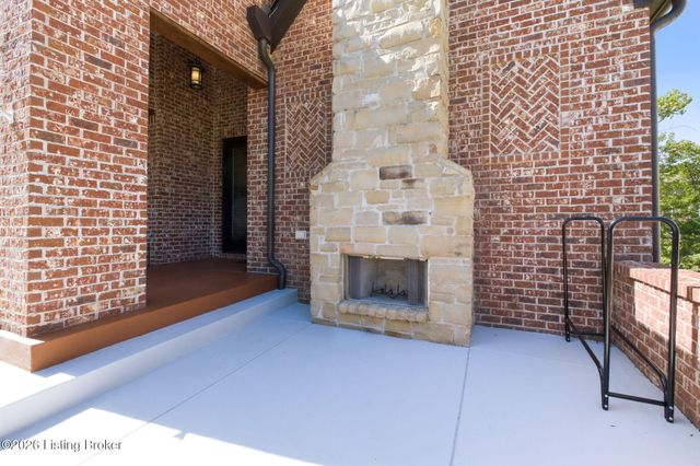 616 Davenport Dr, Louisville, KY 40245