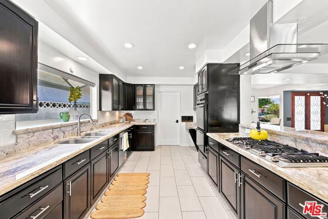 6511 Wooster Avenue, Ladera Heights, CA 90056