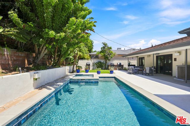 6511 Wooster Avenue, Ladera Heights, CA 90056