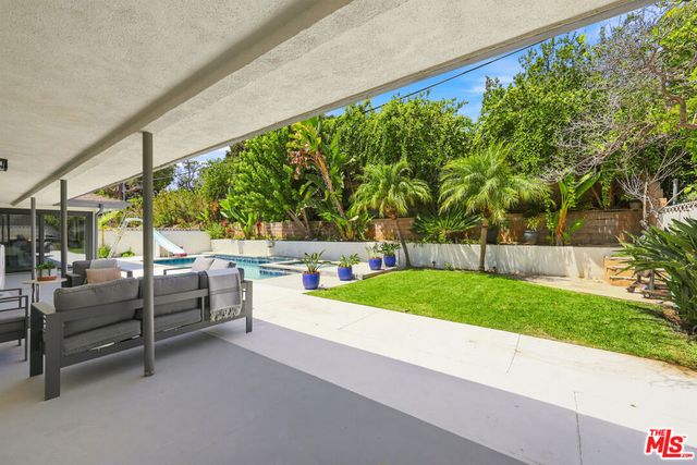 6511 Wooster Avenue, Ladera Heights, CA 90056