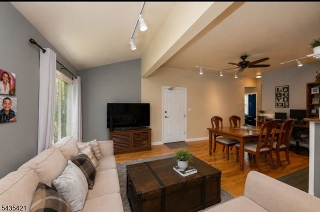 21 Fitzherbert Street, Bloomfield Twp., NJ 07003