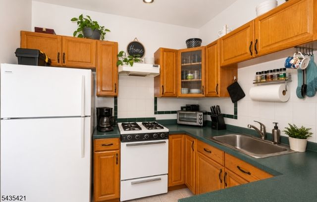 21 Fitzherbert Street, Bloomfield Twp., NJ 07003