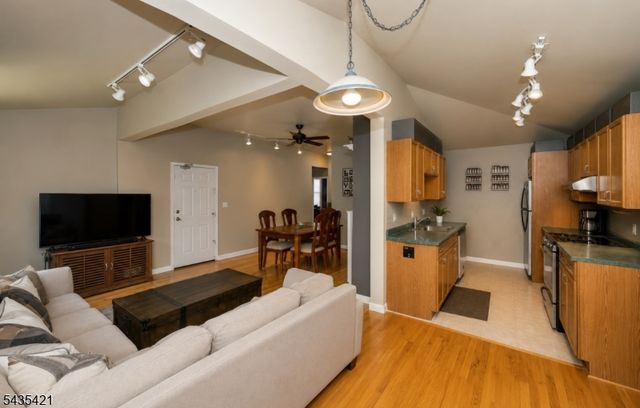 21 Fitzherbert Street, Bloomfield Twp., NJ 07003