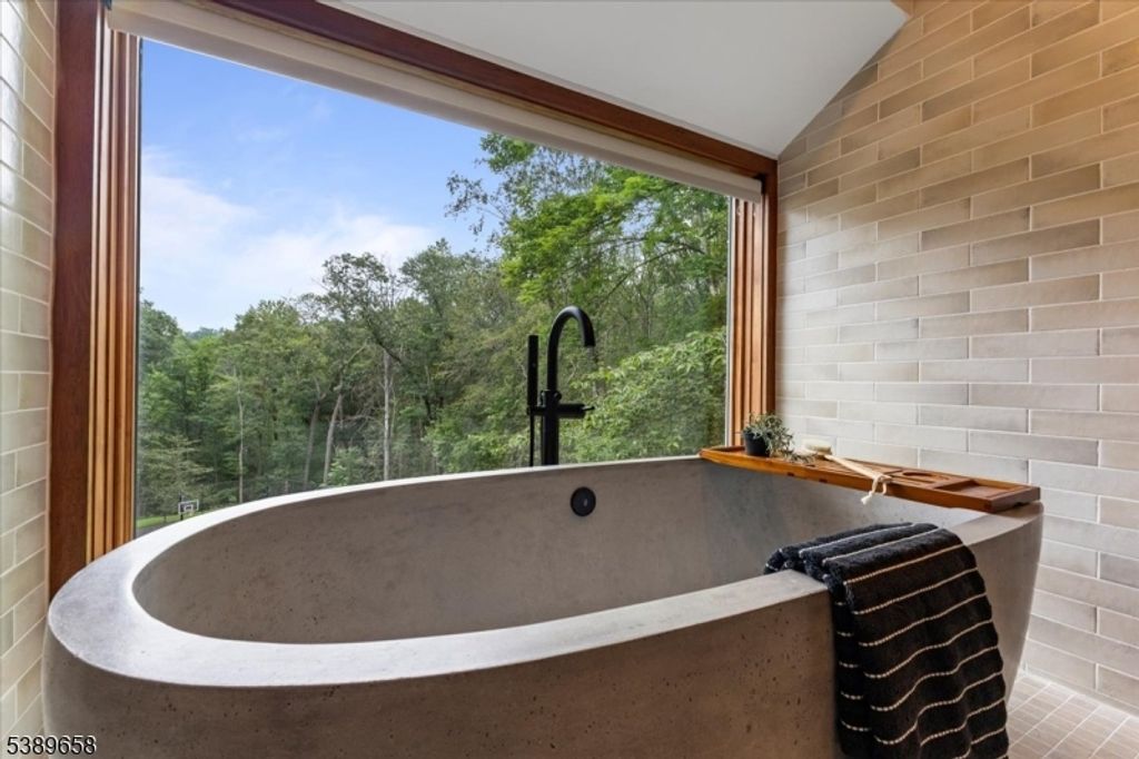 101 Rippling Brook Way, Bernardsville Boro, NJ 07924