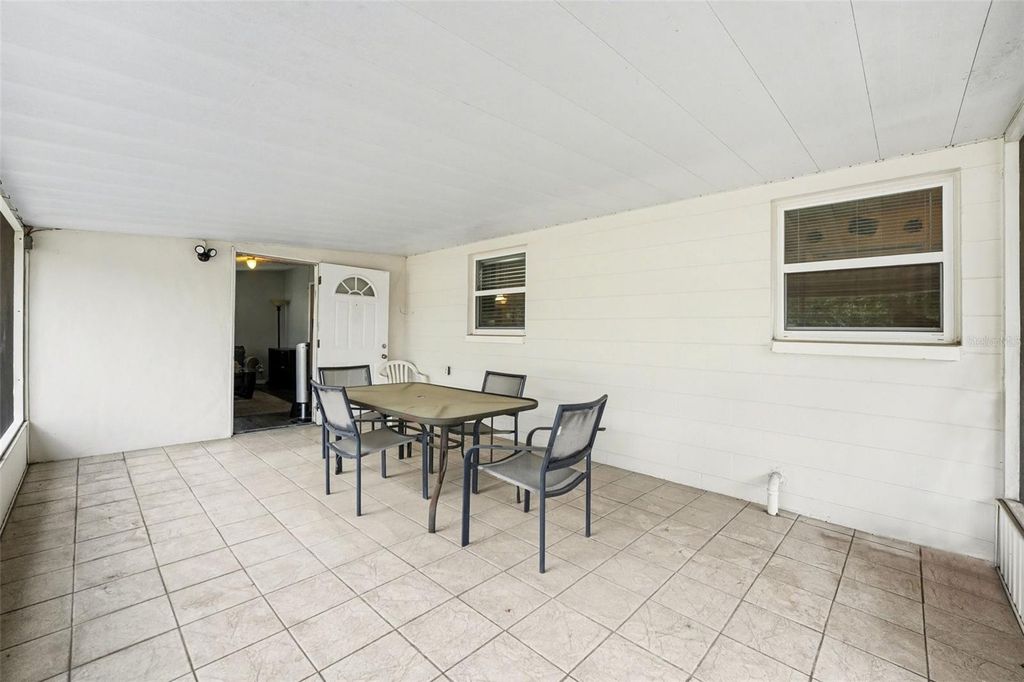 Image 11 of property listing at 6227 E SOMERSET DR E DRIVE, Lakeland, FL 33813