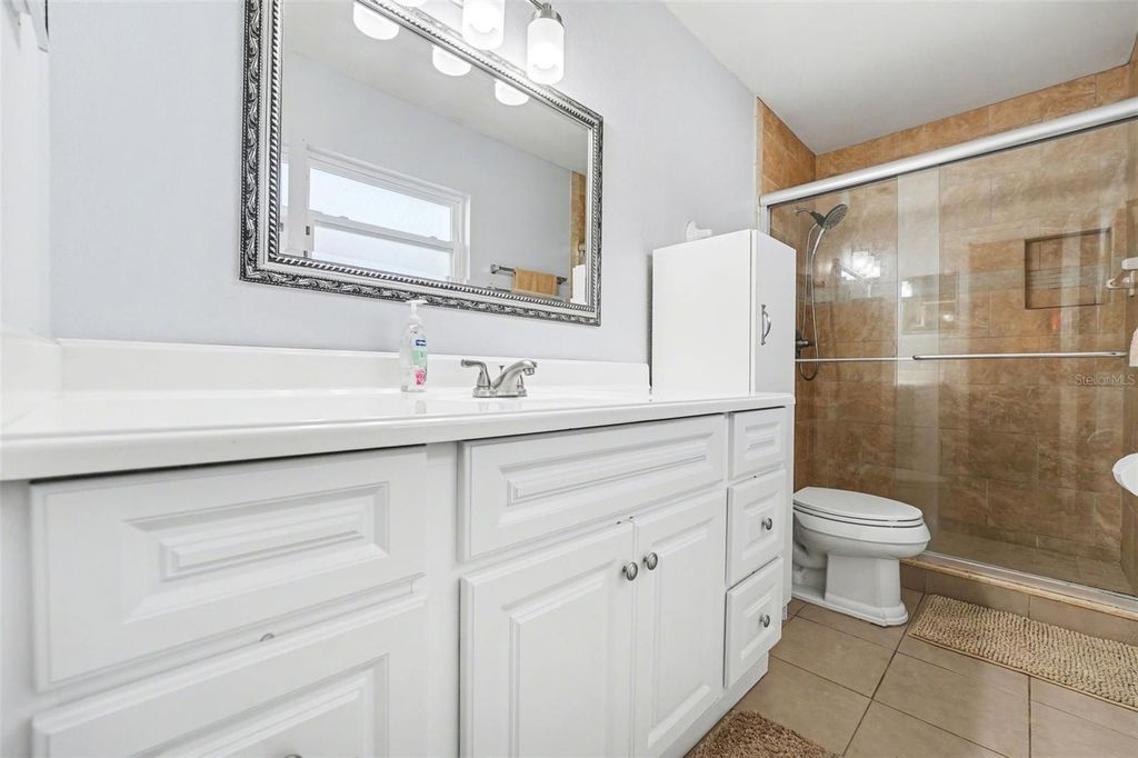 Image 15 of property listing at 6227 E SOMERSET DR E DRIVE, Lakeland, FL 33813