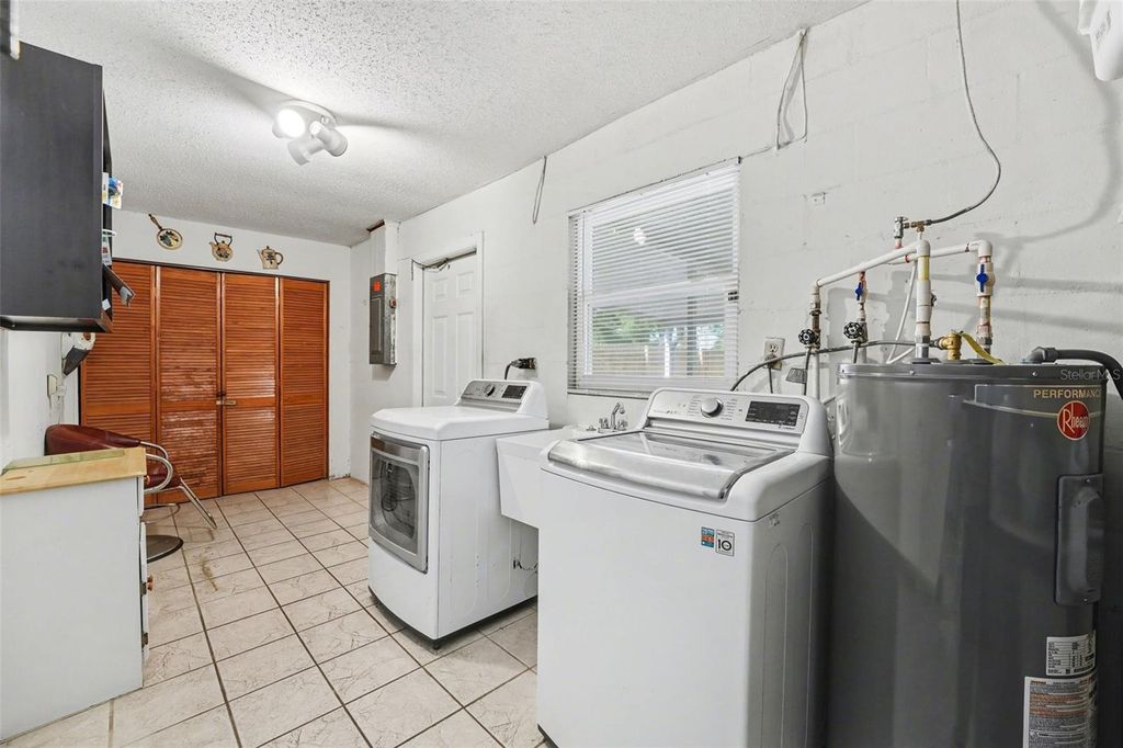 Image 23 of property listing at 6227 E SOMERSET DR E DRIVE, Lakeland, FL 33813