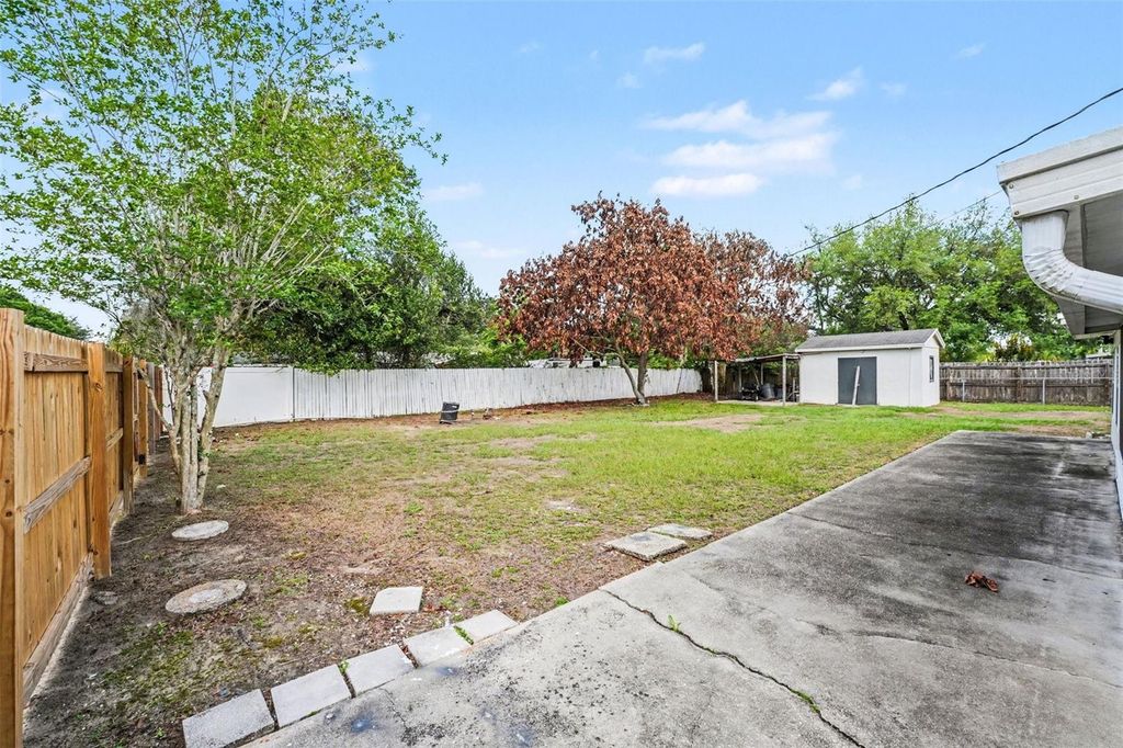 Image 26 of property listing at 6227 E SOMERSET DR E DRIVE, Lakeland, FL 33813