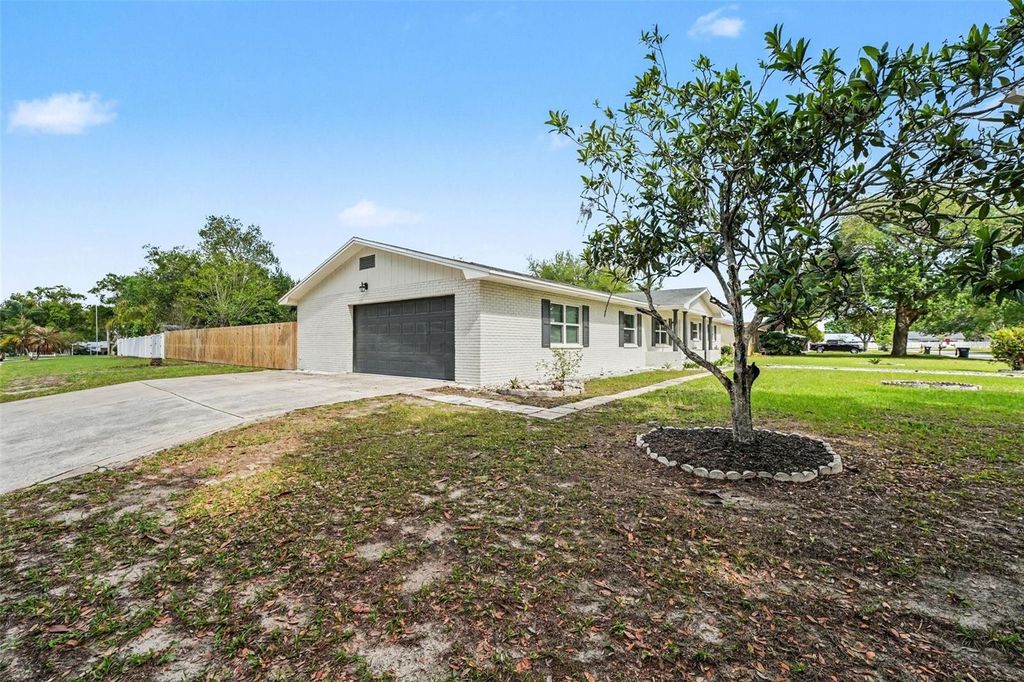 Image 27 of property listing at 6227 E SOMERSET DR E DRIVE, Lakeland, FL 33813